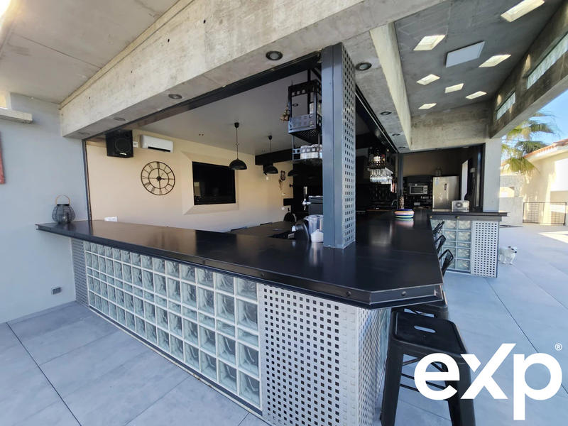 Villa - 205 m² - 6 pièces