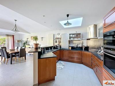 Maison - 180 m² - 7 pièces