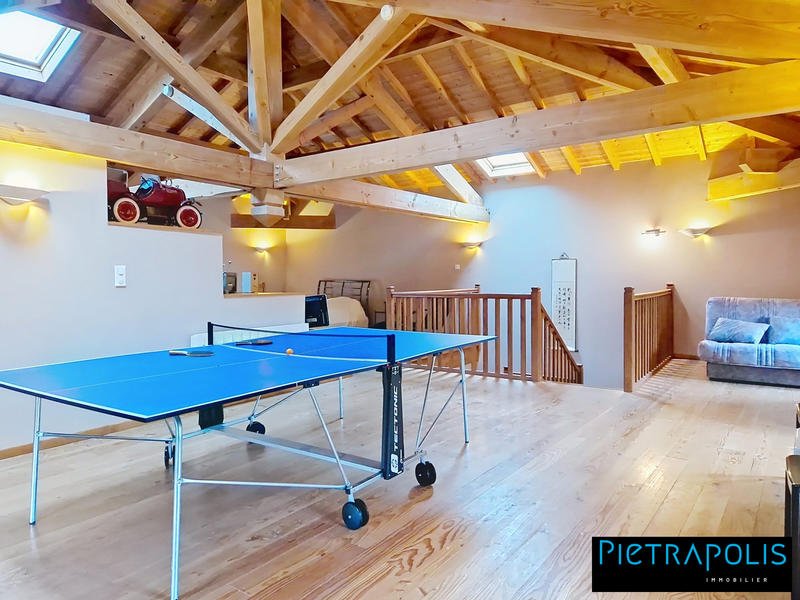 Maison - 220 m² - 6 pièces