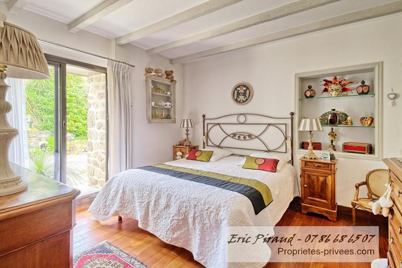 Maison - 240 m² - 8 pièces