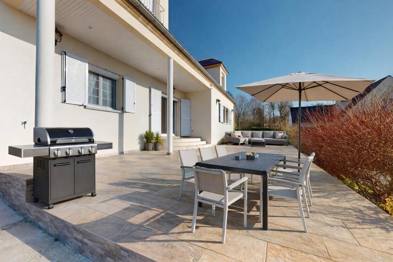 Maison - 300 m² - 8 pièces