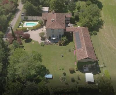 Maison - 360 m² - 14 pièces