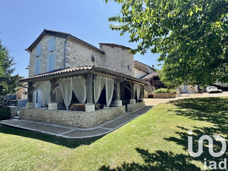 Maison - 360 m² - 19 pièces