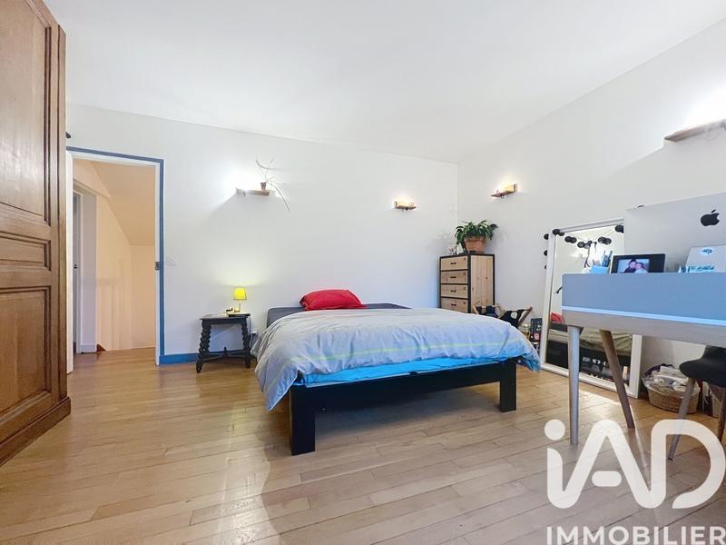 Maison - 241 m² - 7 pièces