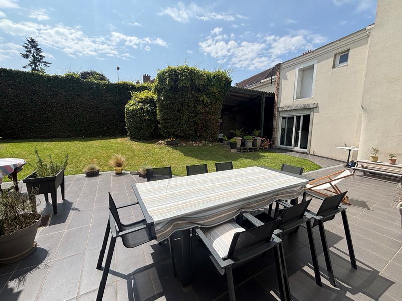 Maison - 219 m² - 9 pièces