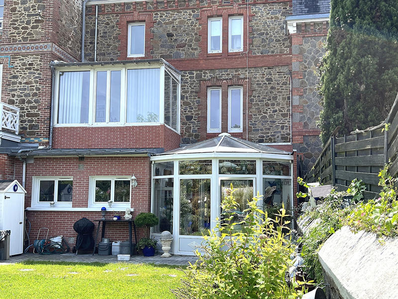 Maison - 200 m² - 7 pièces