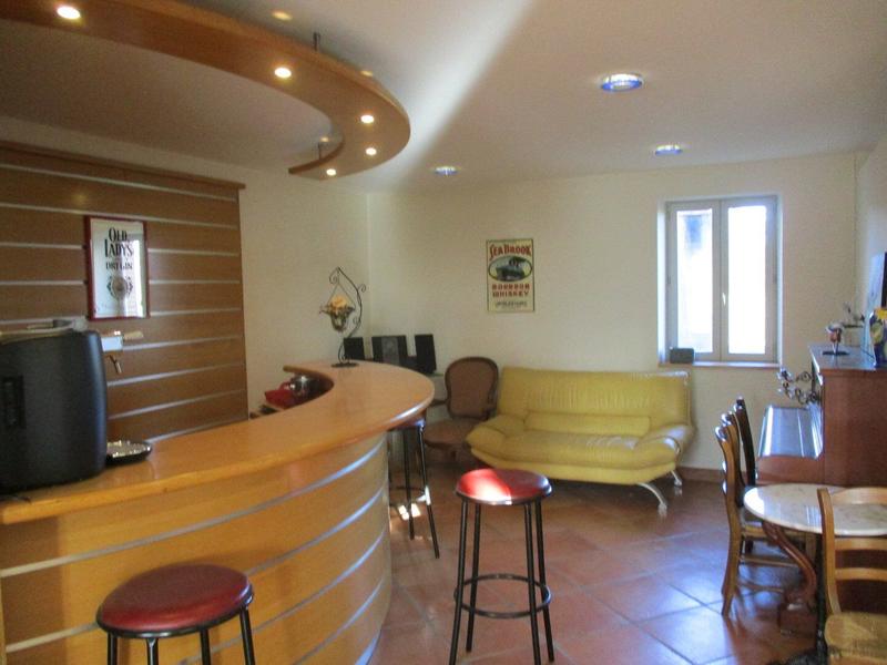 Maison - 300 m² - 8 pièces