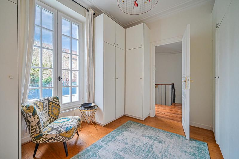 Maison - 418 m² - 9 pièces