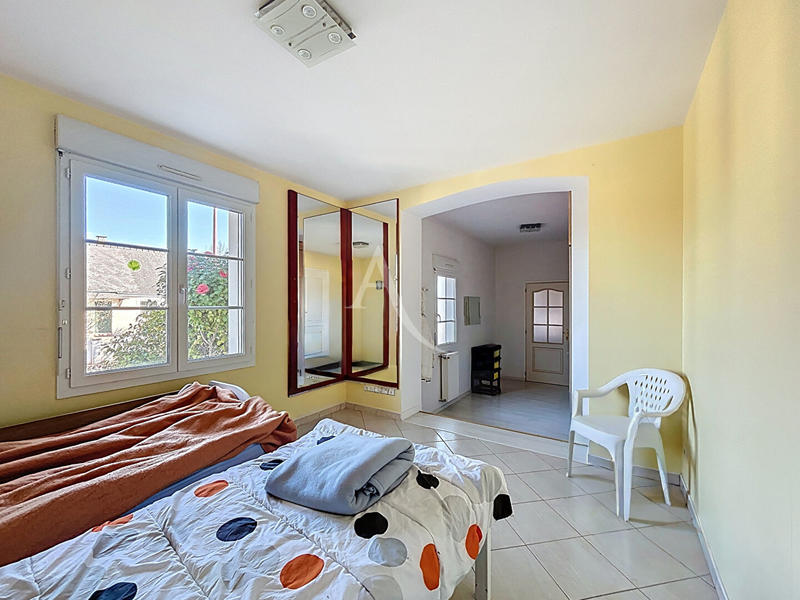 Maison - 232 m² - 8 pièces