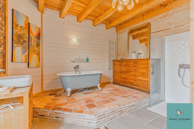 Demeure - 360 m² - 7 pièces