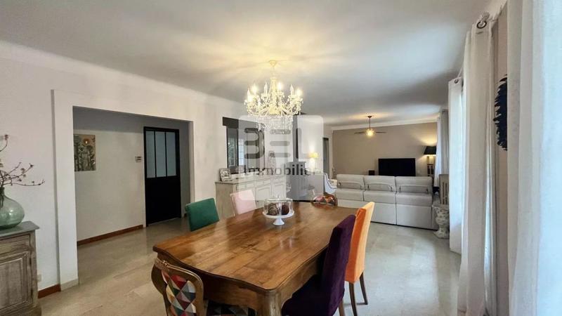 Propriété - 325 m² - 11 pièces