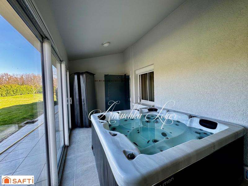 Maison - 292 m² - 9 pièces