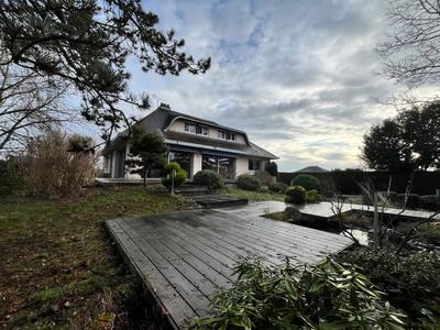 Maison - 247 m² - 7 pièces