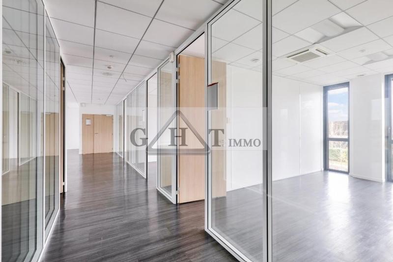 Entrepôt - 3 300 m²