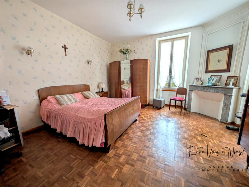 Maison - 220 m² - 6 pièces