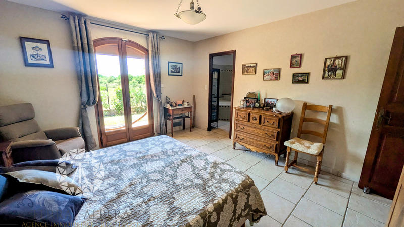 Villa - 212 m² - 8 pièces