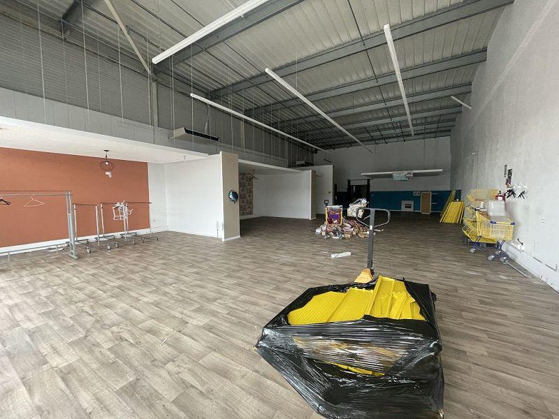 Local commercial - 250 m² - 1 pièce