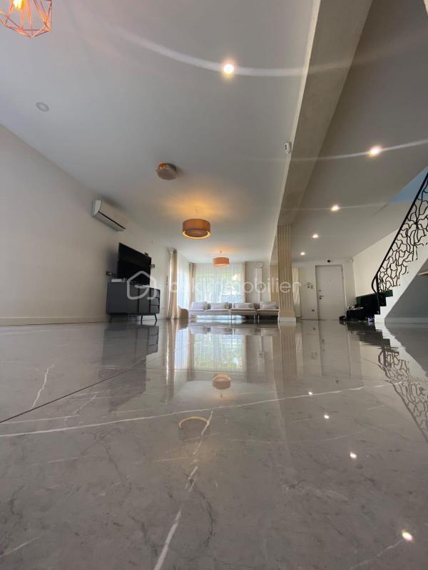 Maison - 185 m² - 6 pièces