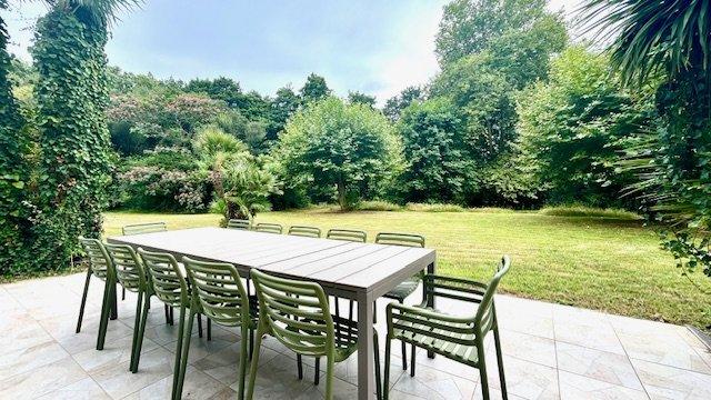 Maison en pierre - 370 m² - 11 pièces