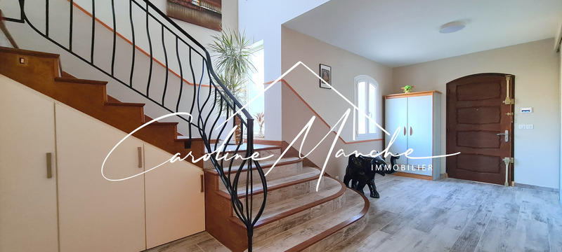 Maison - 250 m² - 8 pièces