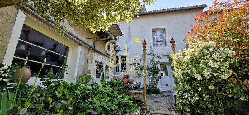 Maison - 208 m² - 7 pièces