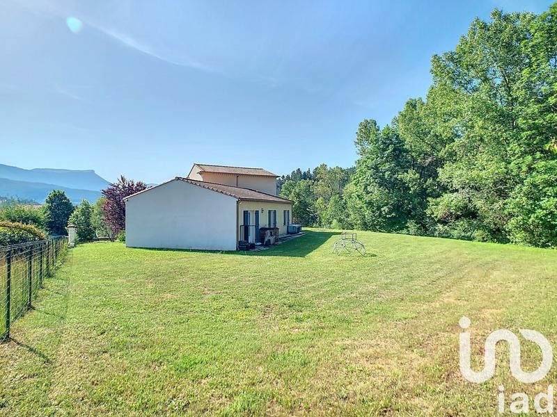 Maison - 220 m² - 8 pièces