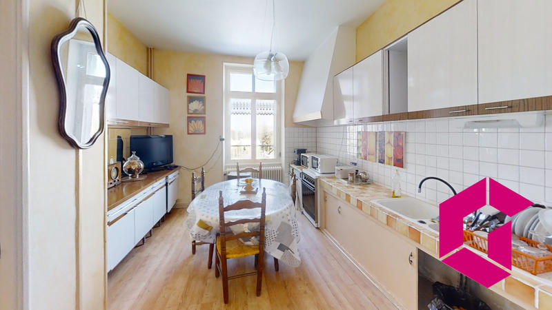 Maison - 700 m² - 12 pièces