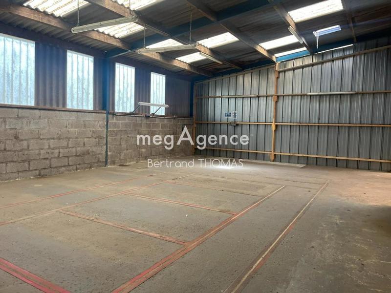 Local commercial - 3 252 m² - 6 pièces