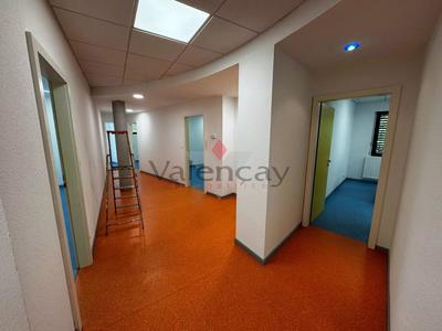 Bureau - 200 m² - 7 pièces