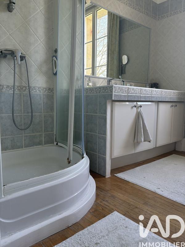 Maison - 228 m² - 11 pièces