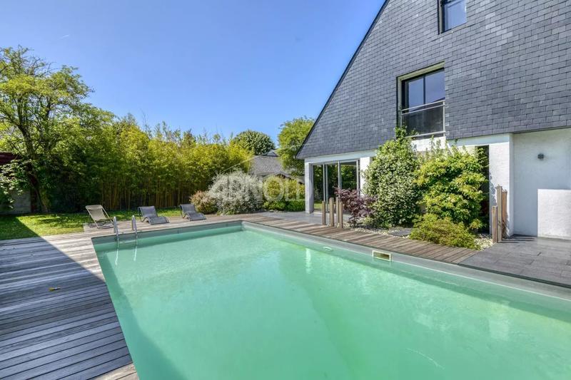 Maison - 327 m² - 15 pièces