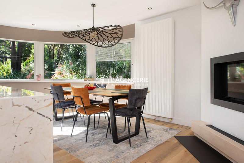 Maison - 242 m² - 6 pièces