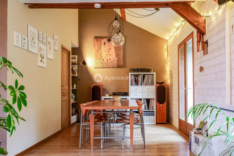 Maison traditionnelle - 151 m² - 7 pièces