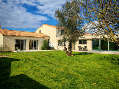 Maison traditionnelle - 203 m² - 6 pièces