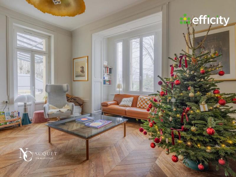 Demeure - 207 m² - 9 pièces