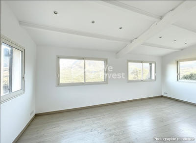 Maison traditionnelle - 230 m² - 9 pièces