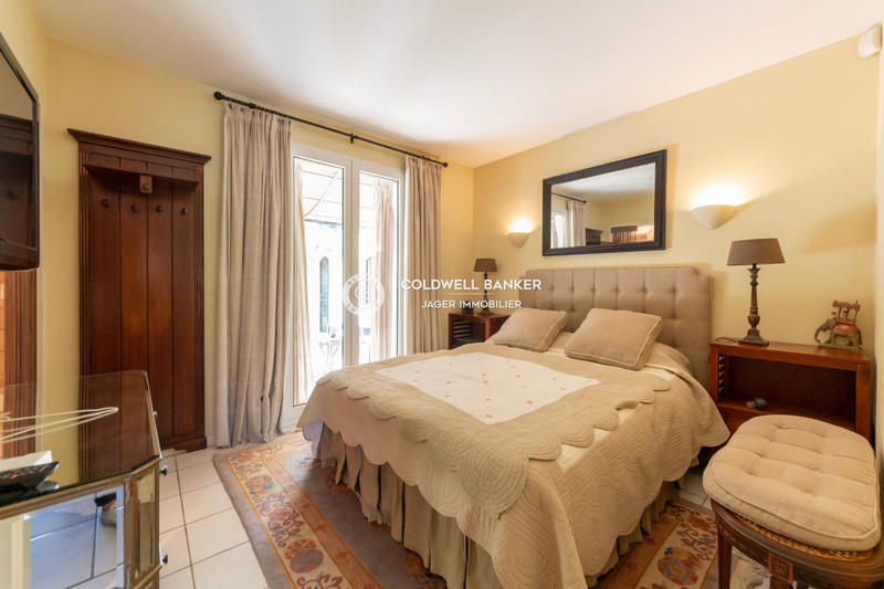 Villa - 250 m² - 6 pièces