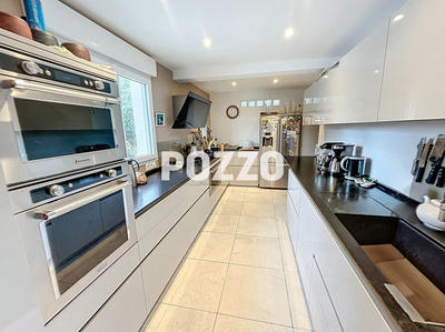 Maison - 146 m² - 7 pièces
