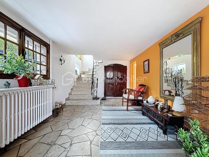 Maison - 248 m² - 11 pièces