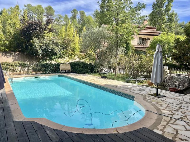 Maison - 280 m² - 5 pièces