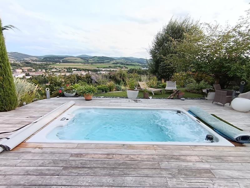 Maison - 104 m² - 4 pièces