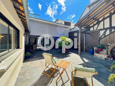 Propriété - 276 m² - 10 pièces