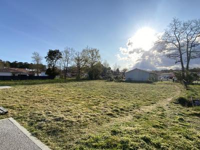 Terrain constructible - 688 m²