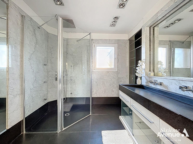 Maison - 181 m² - 8 pièces