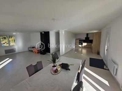 Maison traditionnelle - 121 m² - 4 pièces