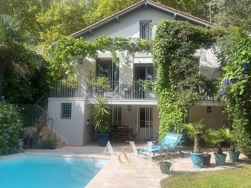 Villa - 202 m² - 6 pièces