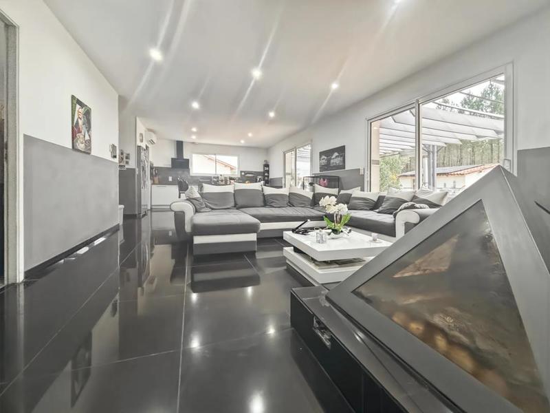 Maison - 147 m² - 7 pièces