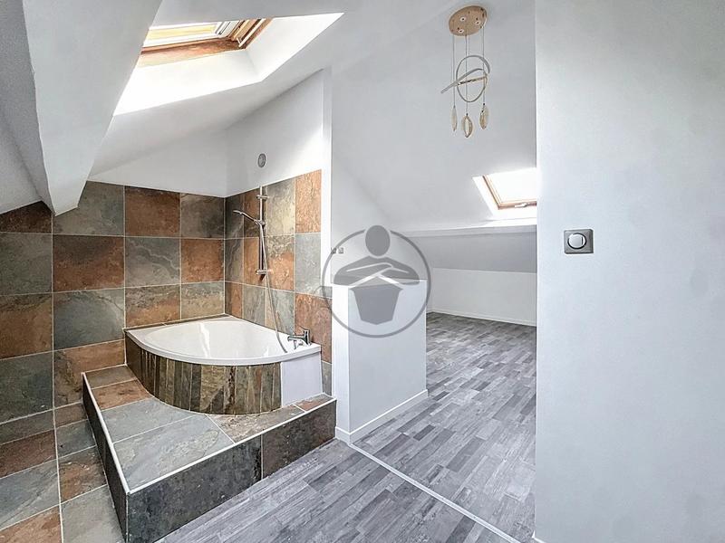 Maison - 95 m² - 5 pièces