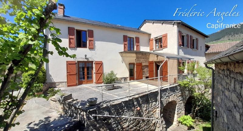 Maison de village - 200 m² - 8 pièces