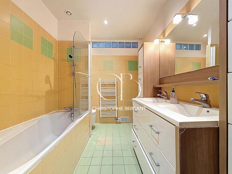 Maison - 200 m² - 8 pièces